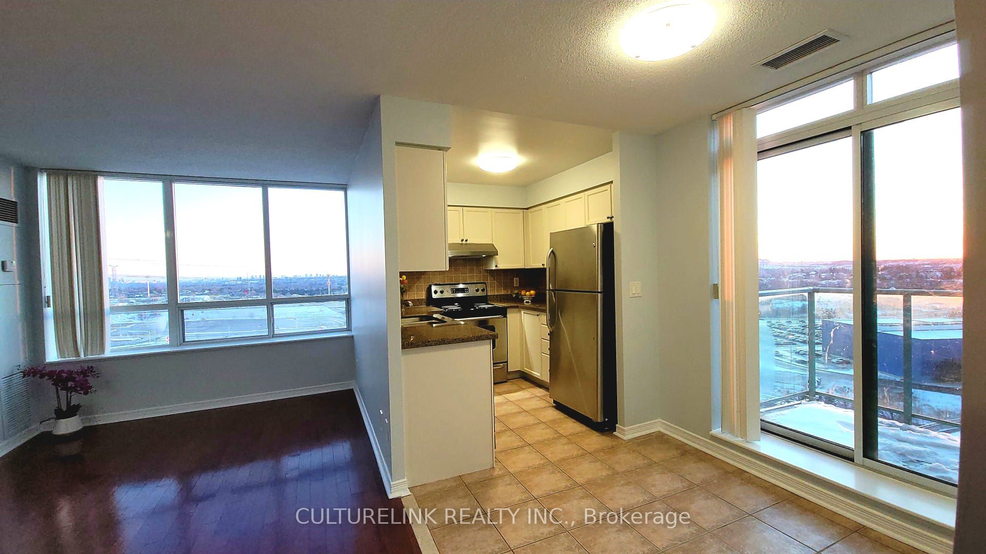 PH 10-23 Oneida Crescent, Richmond Hill, ON, L4B 0A2 photo 4