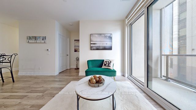 208-9085 Jane Street, Vaughan, ON, L4K 0L8 photo 5
