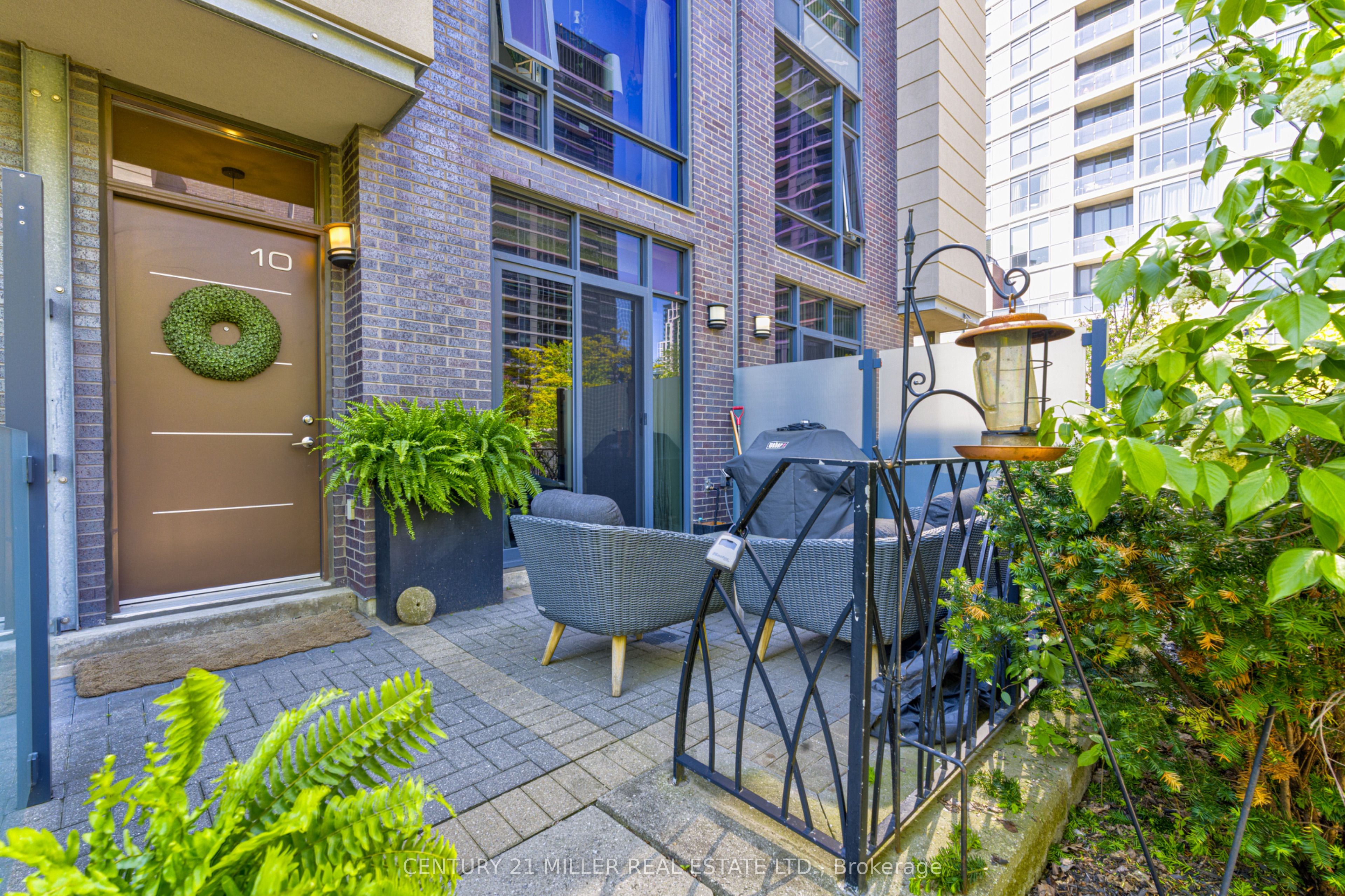 TH10-15 Valhalla Inn Road, Toronto, ON, M9B 0B3