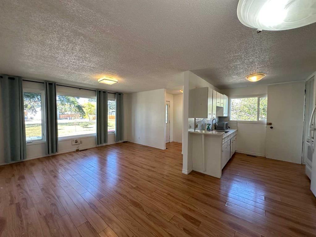 121 Huntford Close NE, Calgary, AB, T2K 3Y7 photo 5