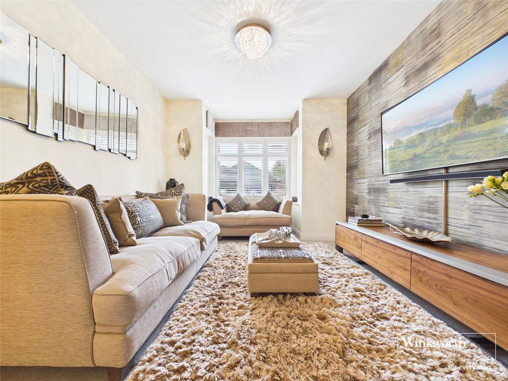5 bed town house for saleTutor Crescent, Earley, Reading RG6 photo 3