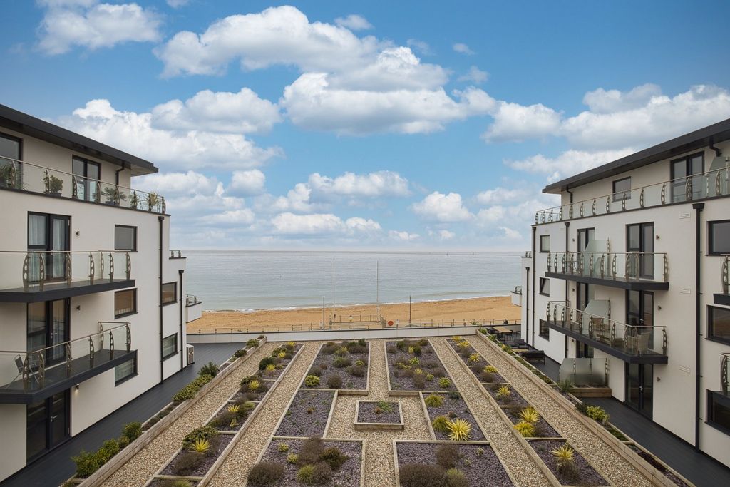 2 bed flat for saleBeach Drive, Ramsgate, Kent CT11