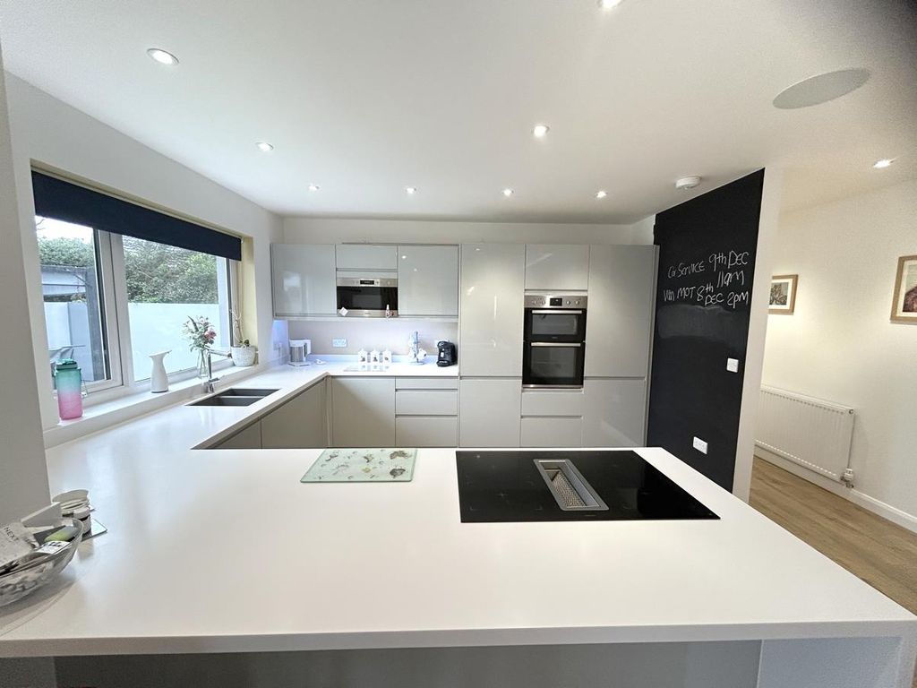 Additional image 2 of 3 bed detached bungalow for saleTrevingey Crescent, Redruth TR15