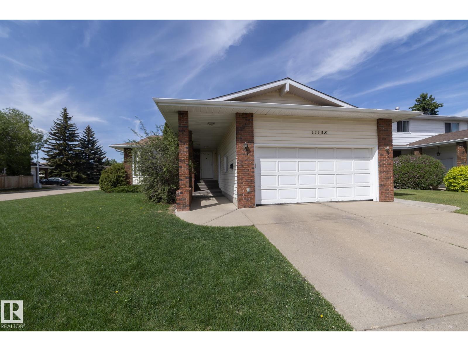 11138 30 Avenue NW, Edmonton, AB, T6J3Y6