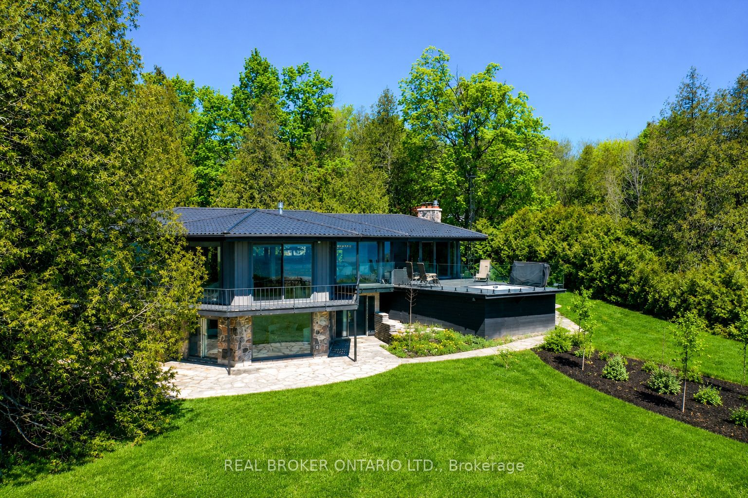 285 Balmy Beach Road, Georgian Bluffs, ON, N4K 5N4 photo 2