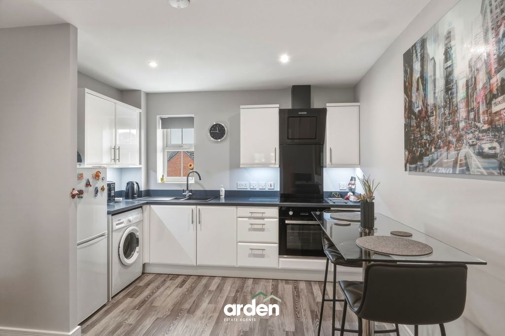 2 bed flat for salePitchcombe Close, Redditch B98 photo 3