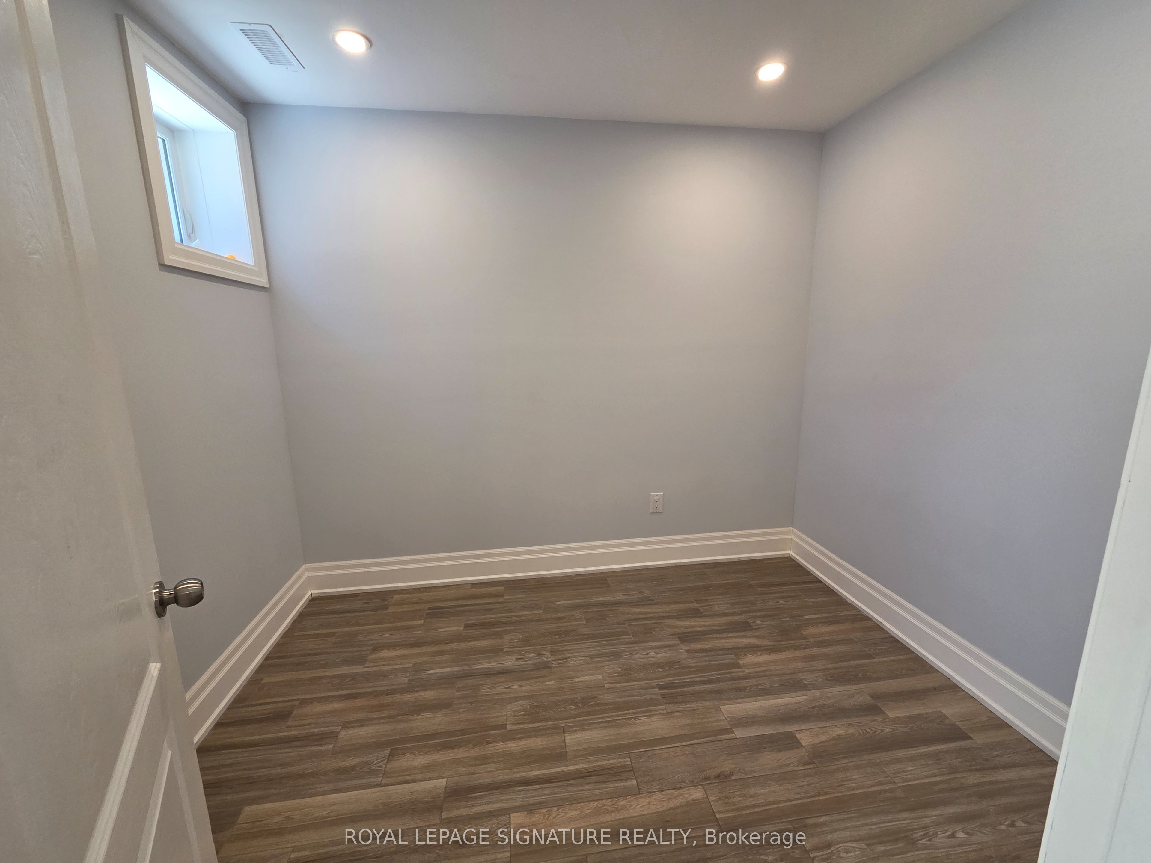 Lower-33 Ingleside Drive, Toronto, ON, M3K 1V2 photo 4