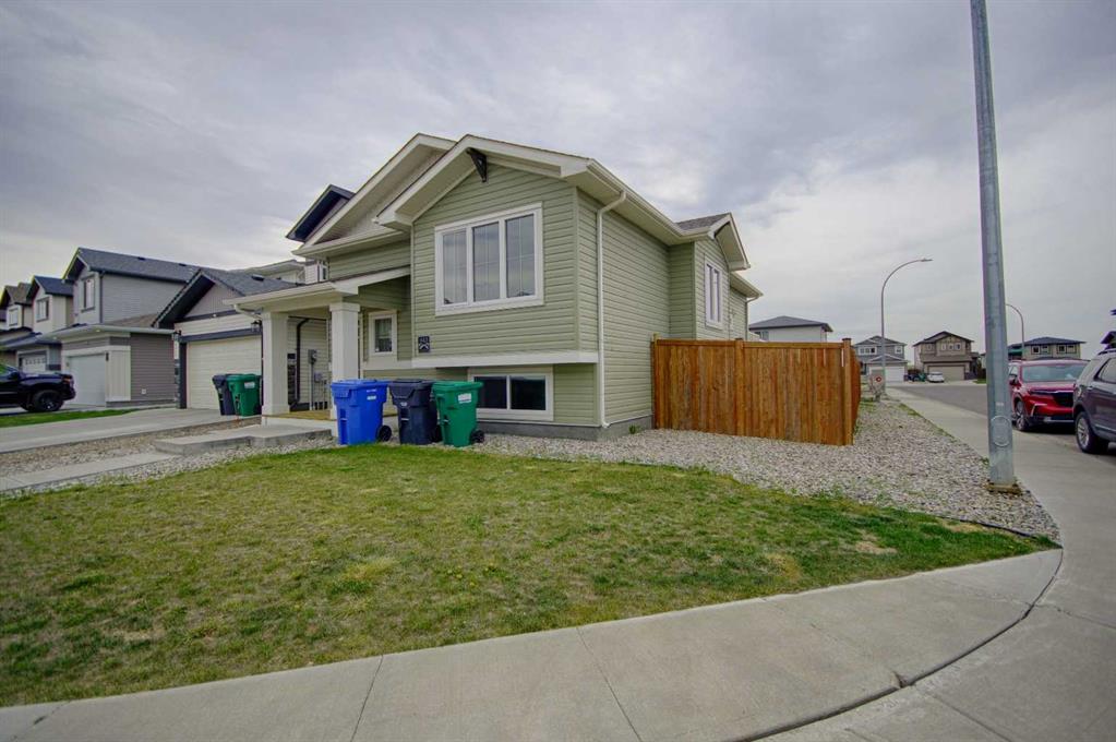 643 Moonlight Lane W, Lethbridge, AB, T1J 5M1 photo 2
