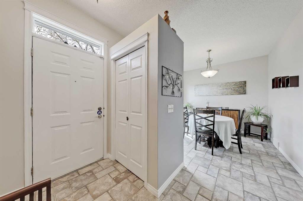 48 Promenade Way SE, Calgary, AB, T2Z 3R4 photo 4