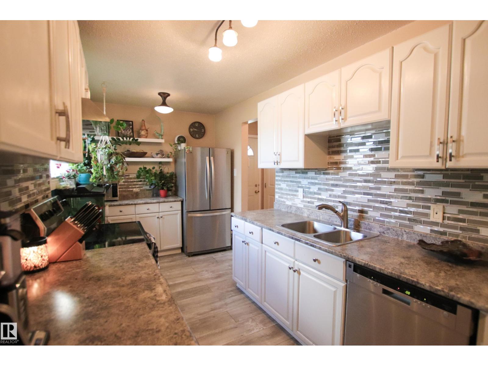 10D Twin Terrace NW, Edmonton, AB, T6K1V4 photo 5