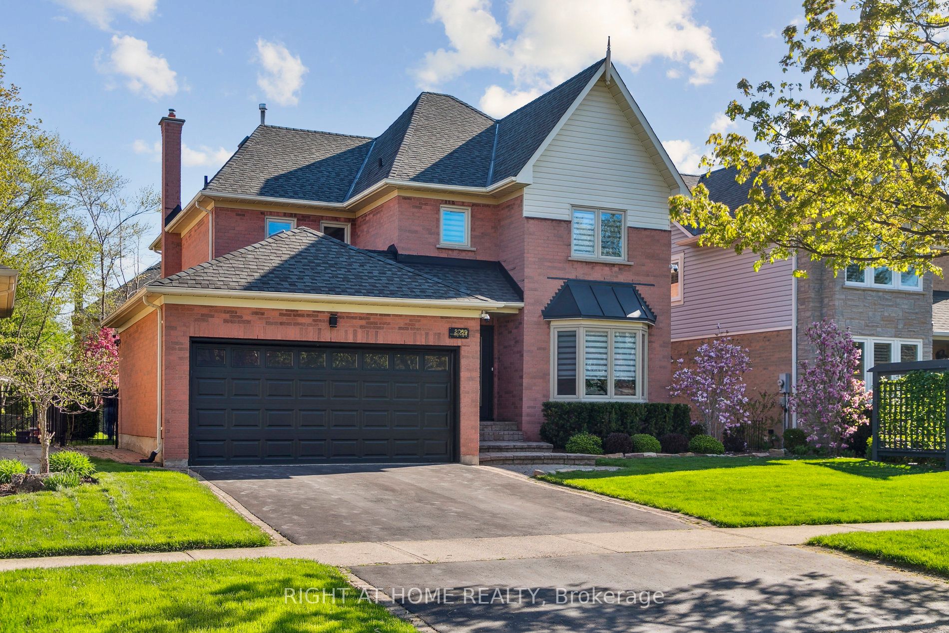 2069 Waterbridge Drive N, Burlington, ON, L7M 3W2