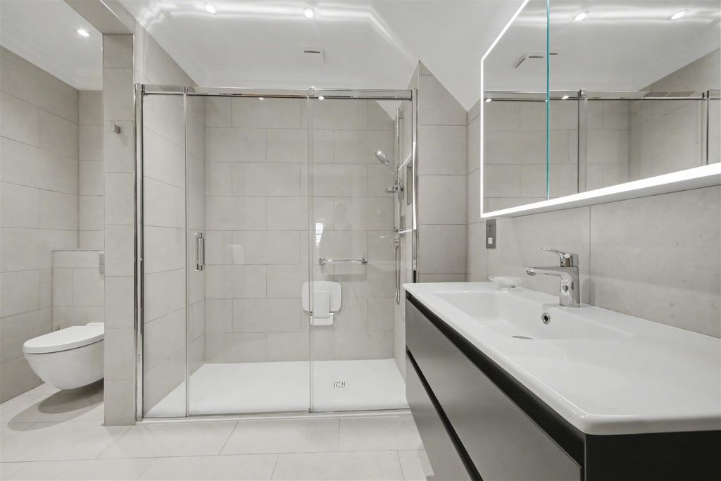 Additional image 4 of 2 bed flat for saleGills Hill, Radlett WD7