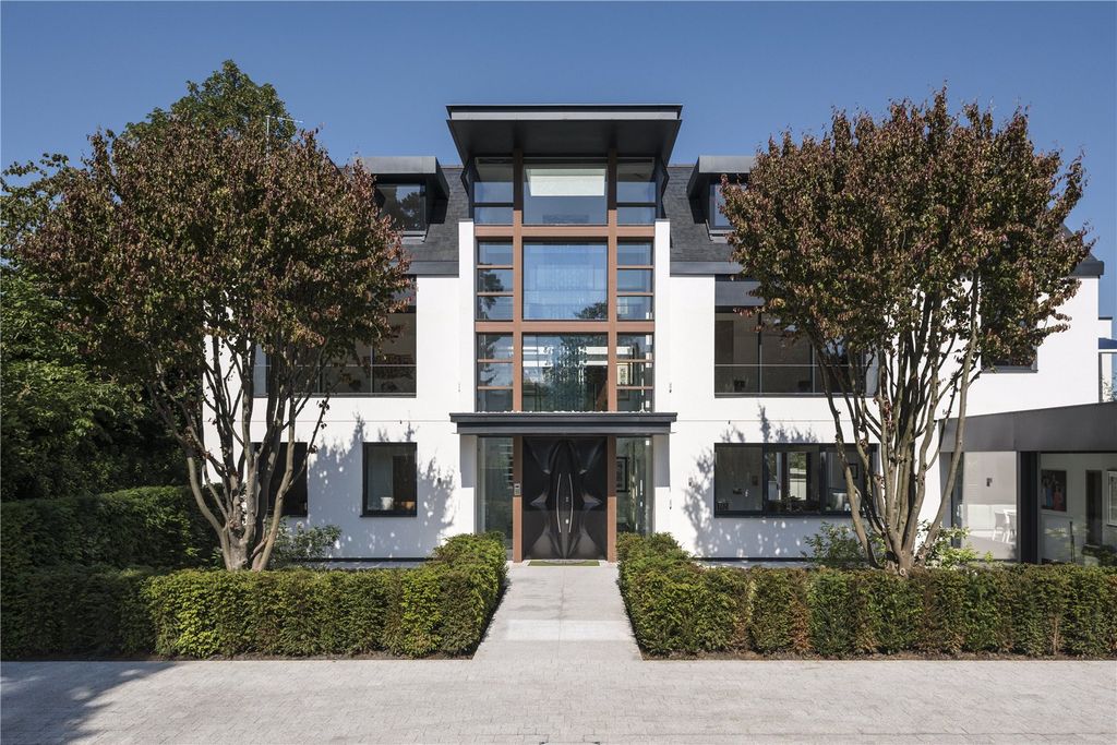 Additional image 4 of 7 bed detached house for saleThe Warren, Radlett, Hertfordshire WD7
