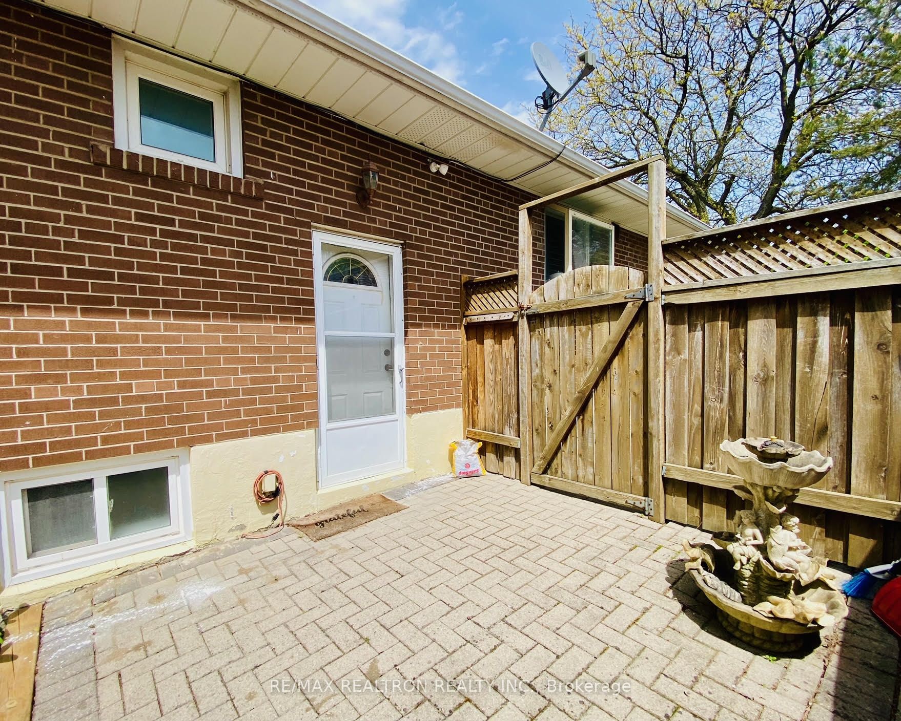 Lower-76 Clansman Boulevard, Toronto, ON, M2H 1X8 photo 4