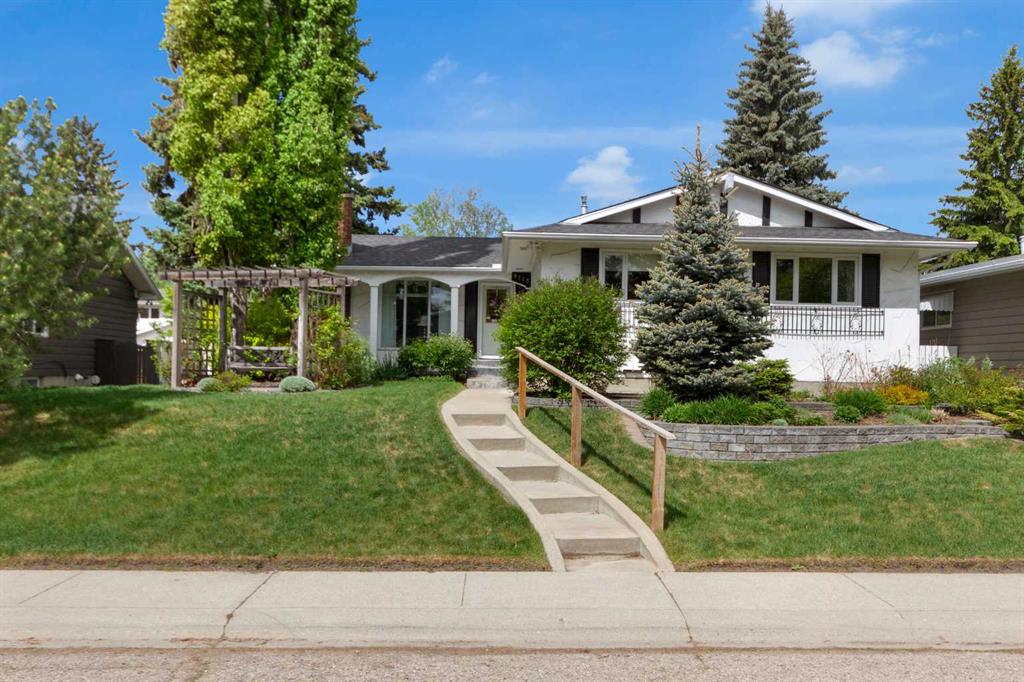 9715 Palishall Road SW, Calgary, AB, T2V 3T4