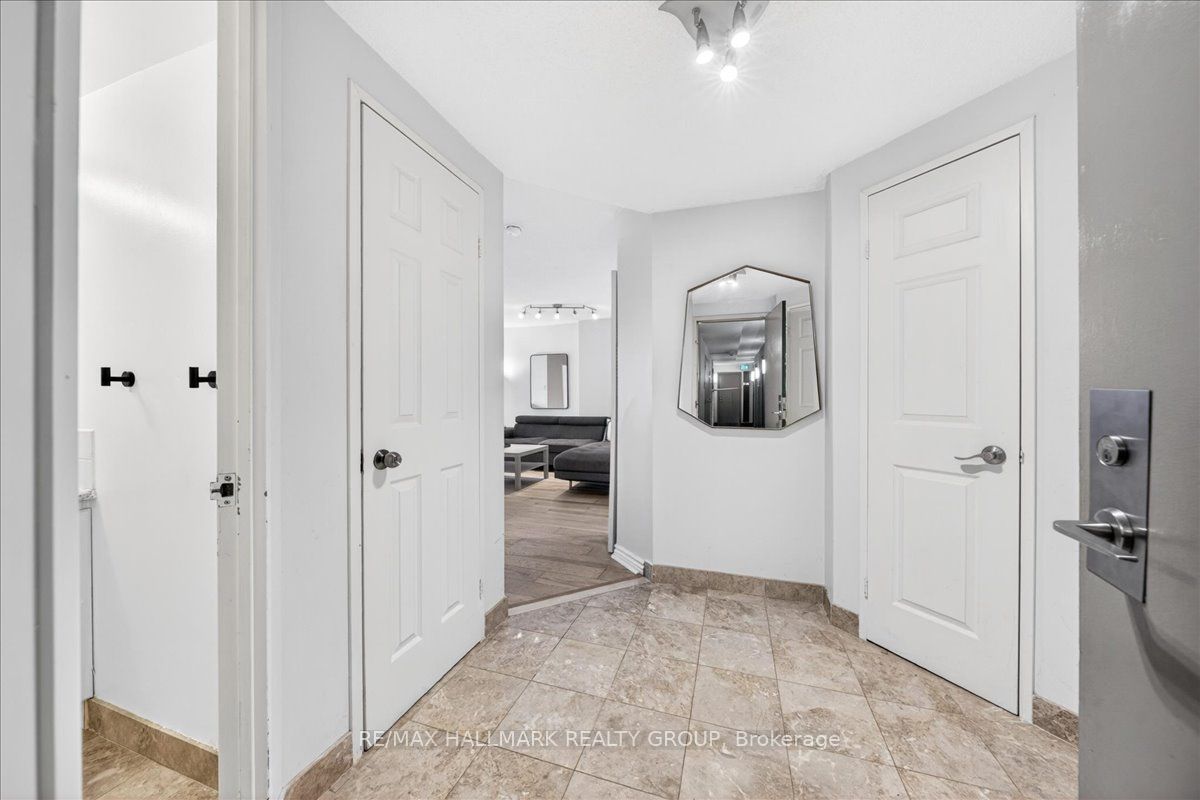 Additional image 3 of 1506-55 Centre Avenue, Toronto, ON, M5G 2H5