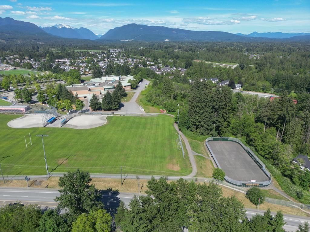 11398 Harrison Street, Maple Ridge, BC, V2X 9L2 photo 4