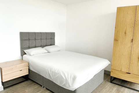 Oldham Road, Manchester M40, Room to rent
