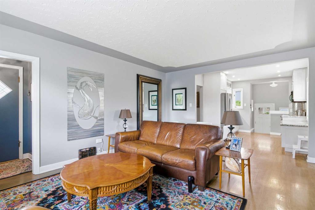 1945 Mountview Crescent NE, Calgary, AB, T2E 5N4 photo 2