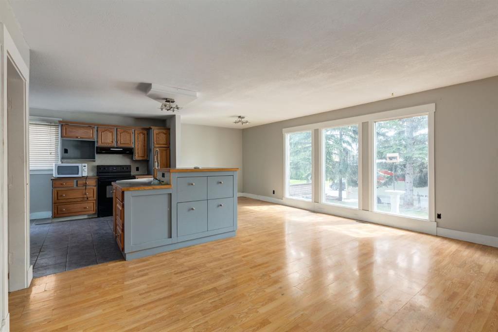 3 Berwick Close NW, Calgary, AB, T3K1C3 photo 4