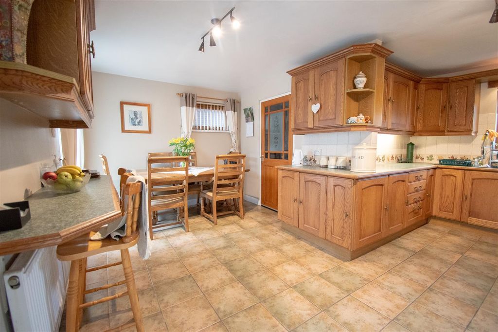 4 bed property for salePadley Hall Mews, Hammersmith DE5 photo 2