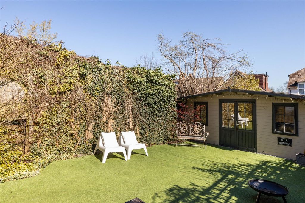 Additional image 12 of 4 bed semi-detached house for saleEarlswood Road, Redhill RH1