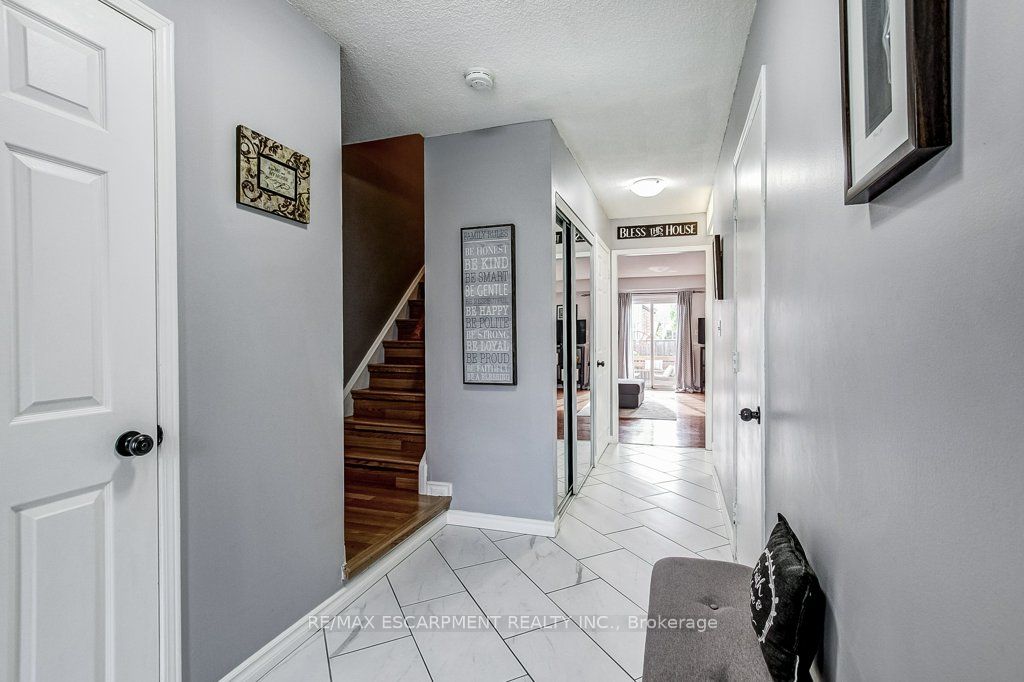 22-391 Stone Church Road, Hamilton, ON, L9B 2H2 photo 5