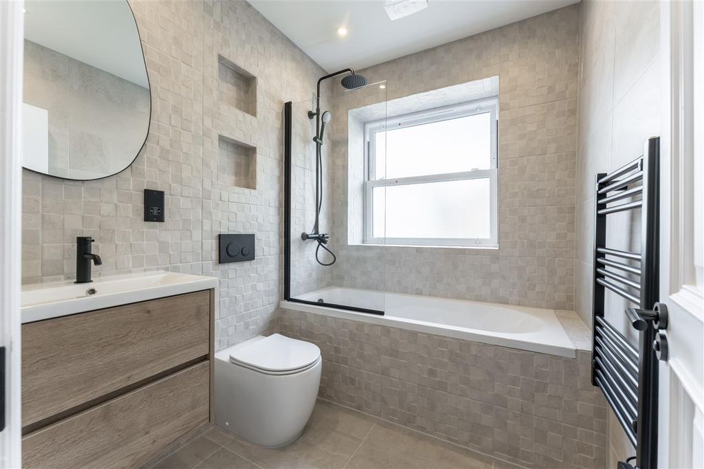 2 bed flat for saleAlbion Place, Ramsgate, Ramsgate CT11 photo 5