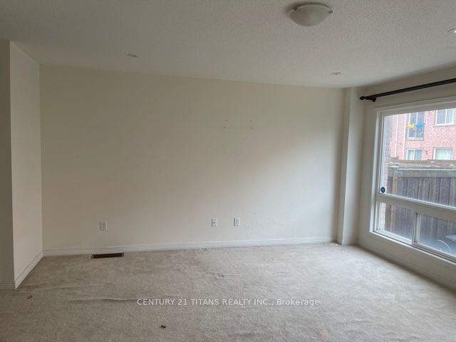 32 Etienne Street, Toronto, ON, M1L 0A4 photo 5