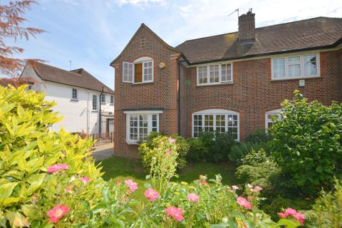 Grimsdyke Road, Hatch End HA5