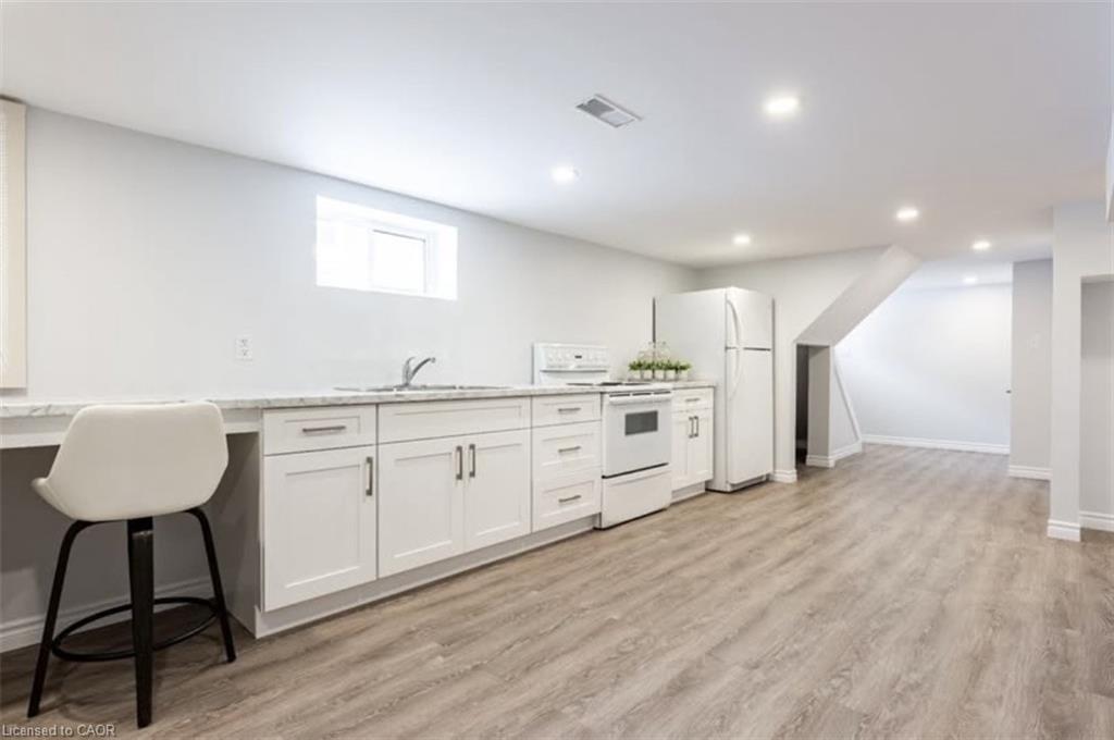 Lower-169 Wallace Avenue S, Welland, ON, L3B 1R4