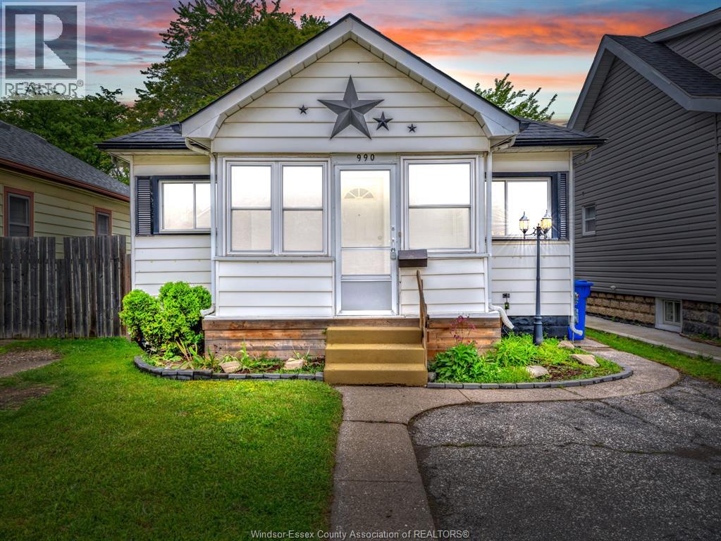 990 Campbell Avenue, Windsor, ON, N9B2J2