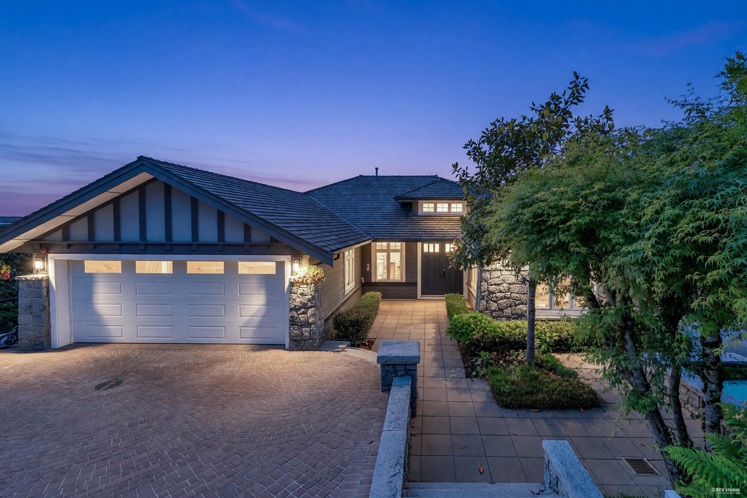 2673 Folkestone Way, West Vancouver, BC, V7S 3H8