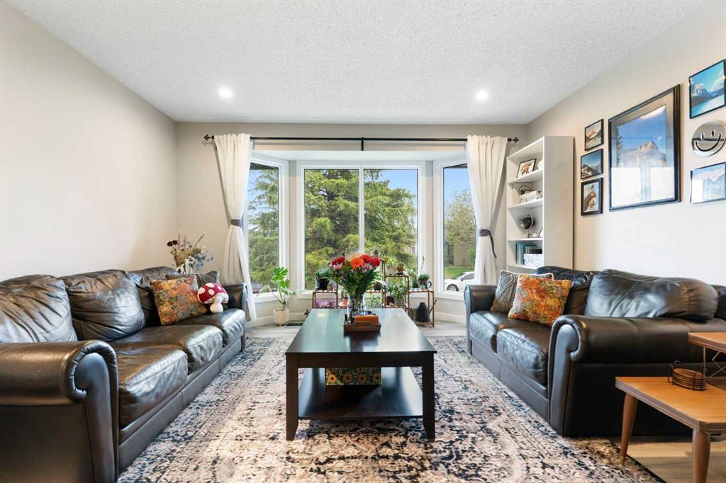 25 Bermuda Place, Calgary, AB, T3K1H4 photo 4