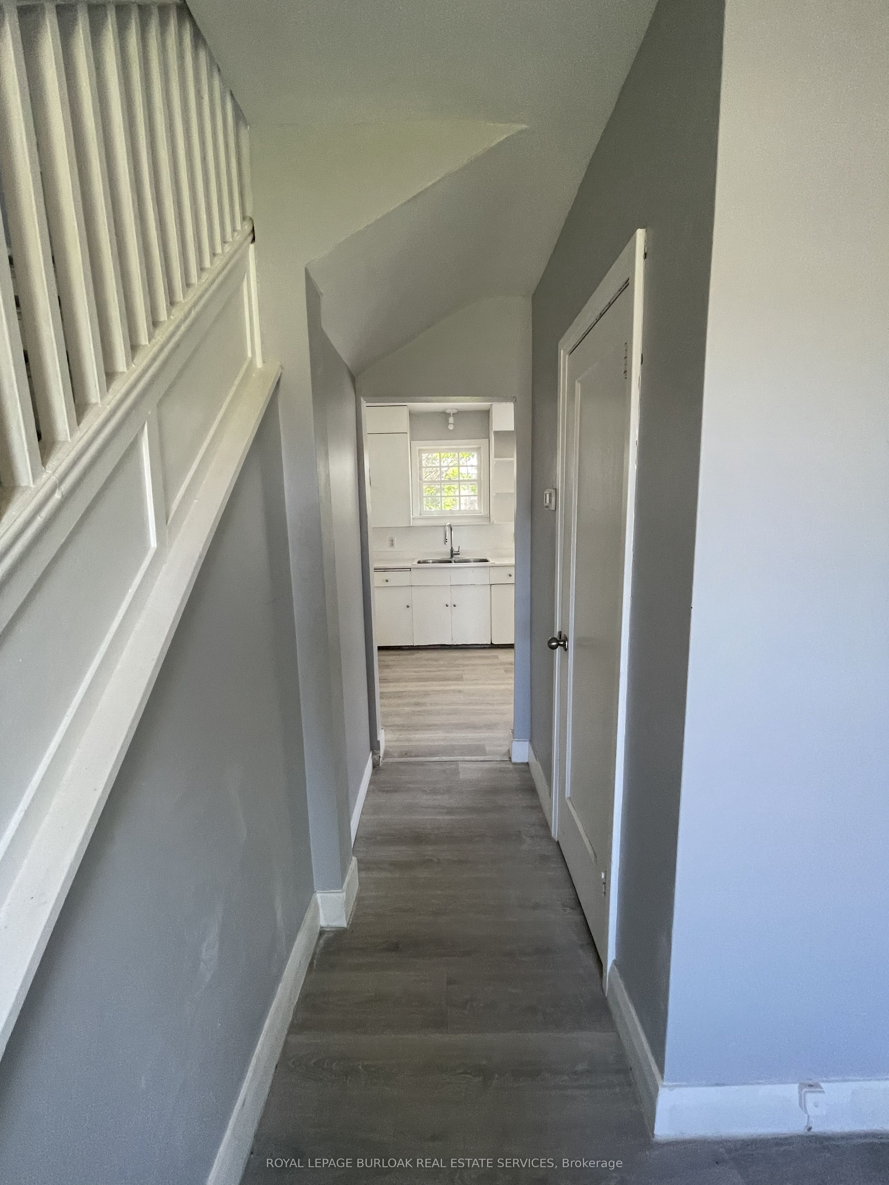 UPPER-46 Plains Road E, Burlington, ON, L7T 2B9 photo 3