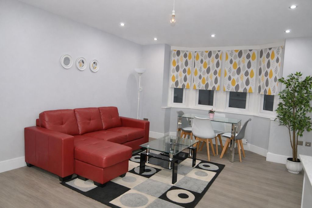 Additional image 4 of 6 bed property for saleCross Street, Reading RG1