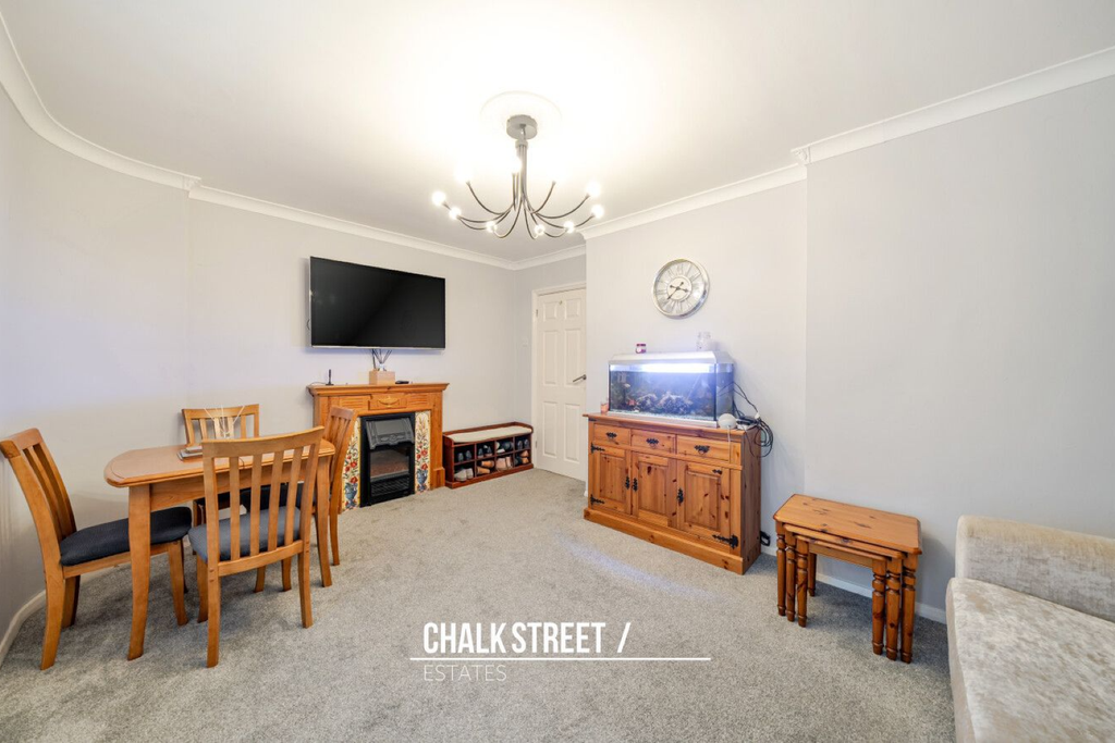 2 bed flat for saleBader Way, Rainham RM13 photo 2