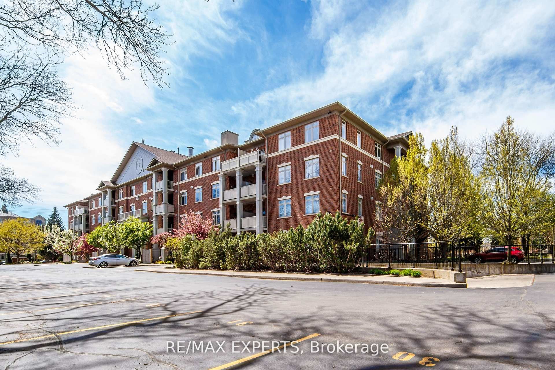 102-391 Plains Road E, Burlington, ON, L7T 4M2