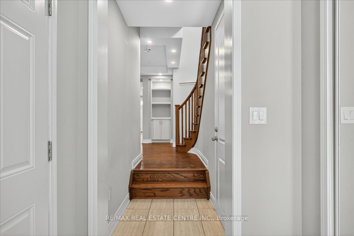 249 Hinton Terrace, Milton, ON, L9T 7K6 photo 3