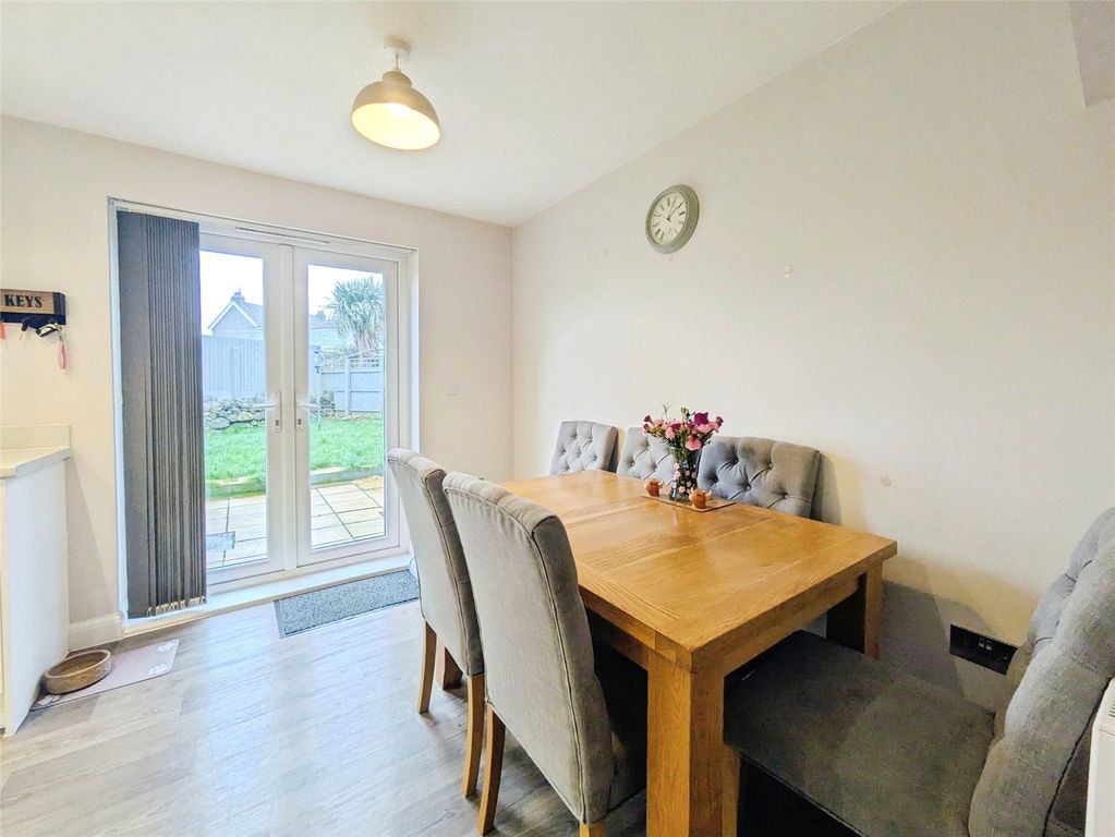 3 bed detached house for saleDavey Close, Redruth, Cornwall TR15 photo 4
