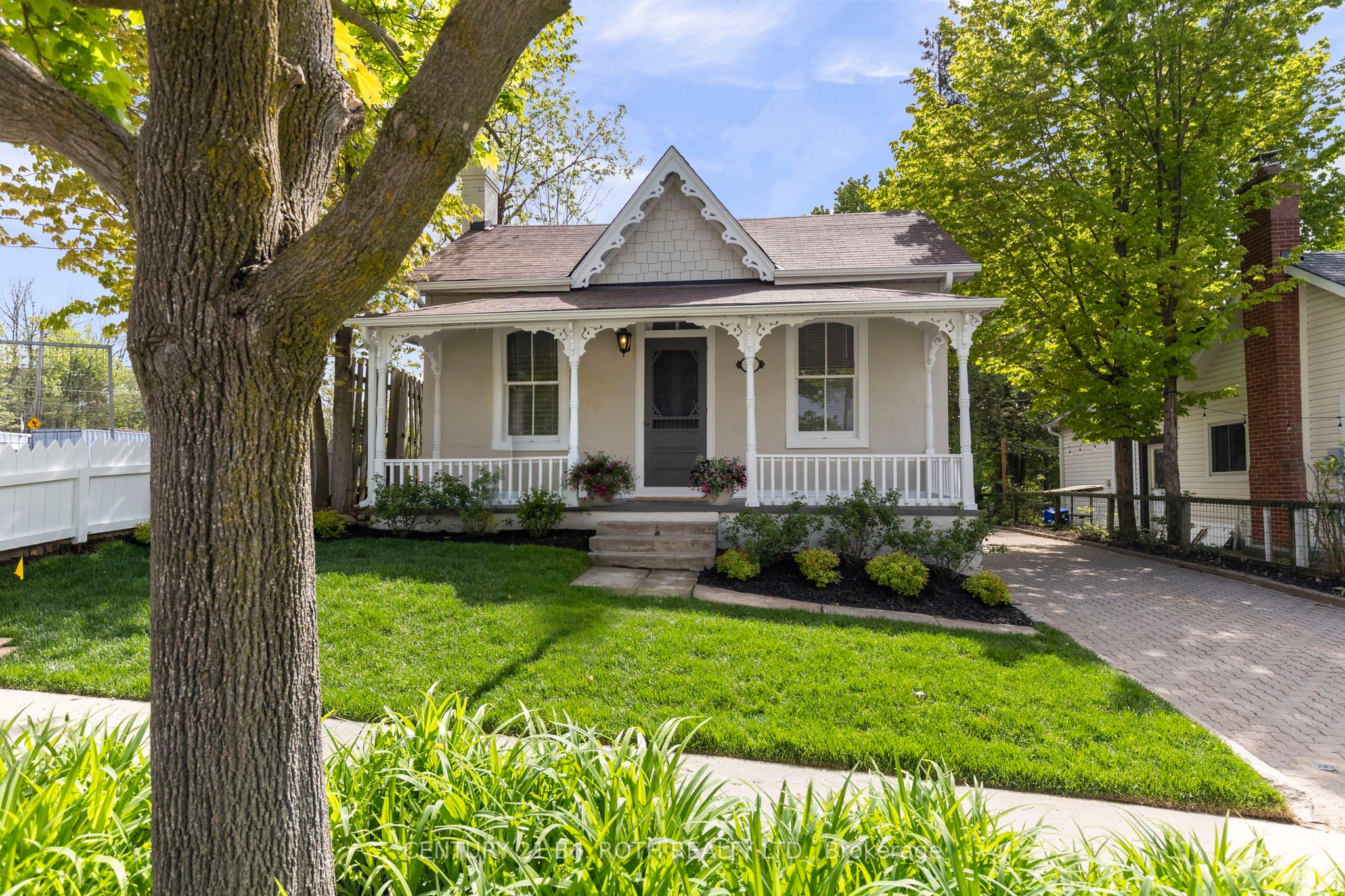 13 Nelson Square E, Barrie, ON, L4M 4J6