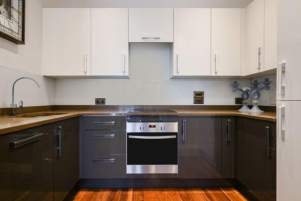 2 bed flat for saleLesbourne Road, Reigate RH2 photo 5