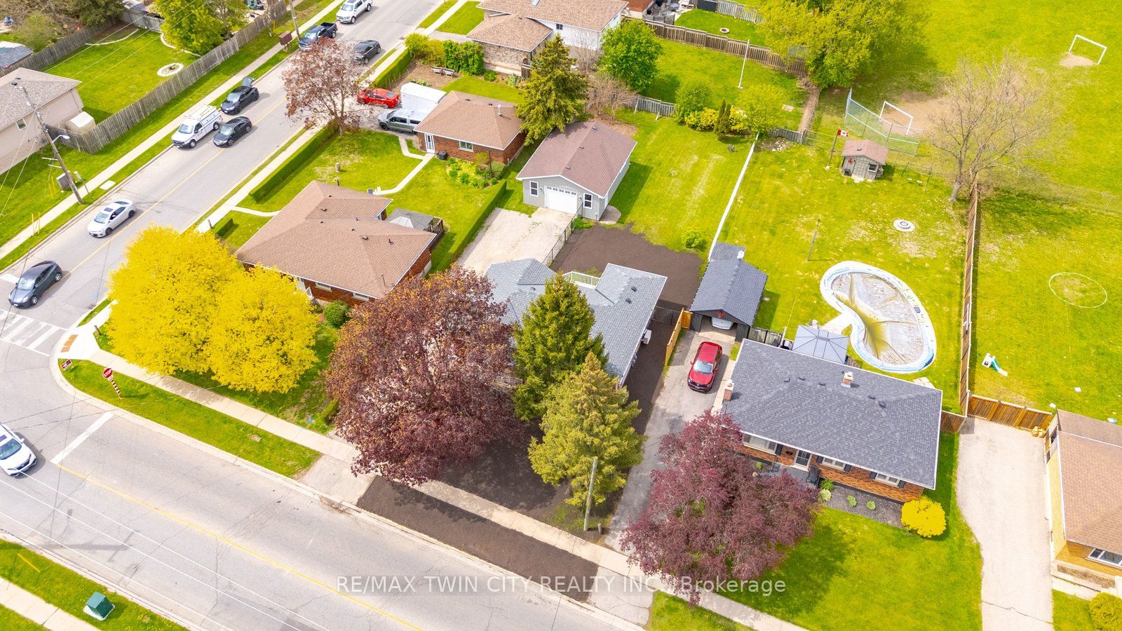121 Silver Street, Brant, ON, N3L 1V2 photo 2