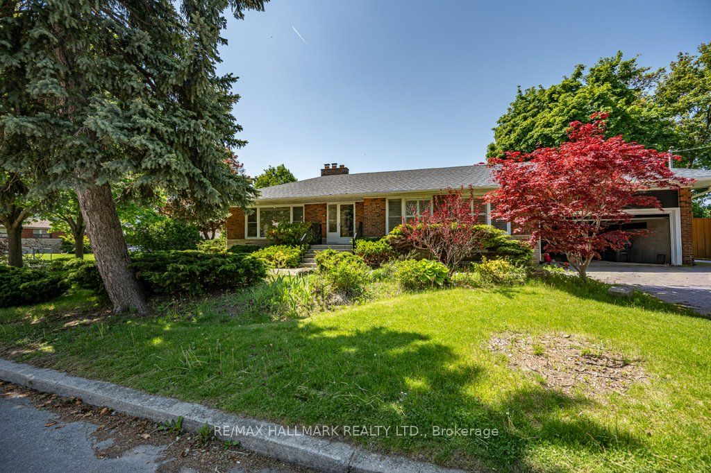 33 Tinder Crescent, Toronto, ON, M4A 1L2 photo 2