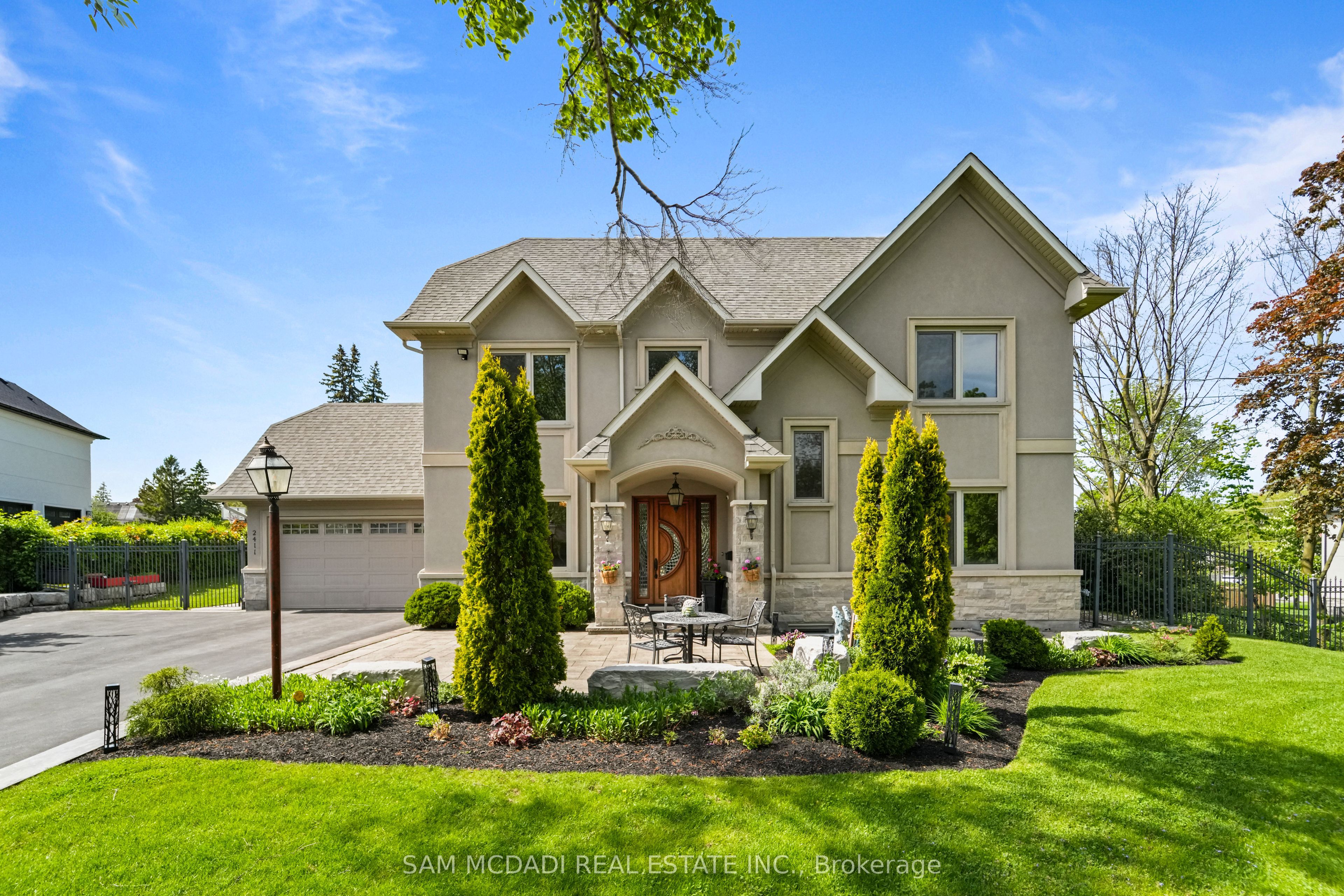 2411 Thorn Lodge Drive, Mississauga, ON, L5K 1K8