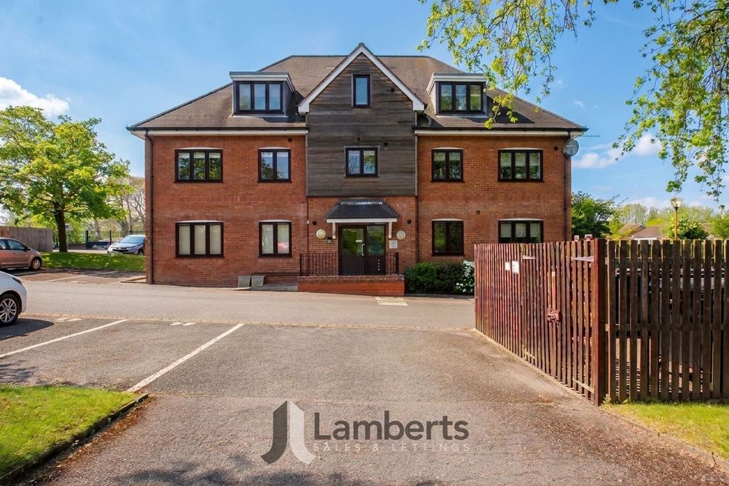 2 bed flat for saleBerrington Close, Ipsley B98