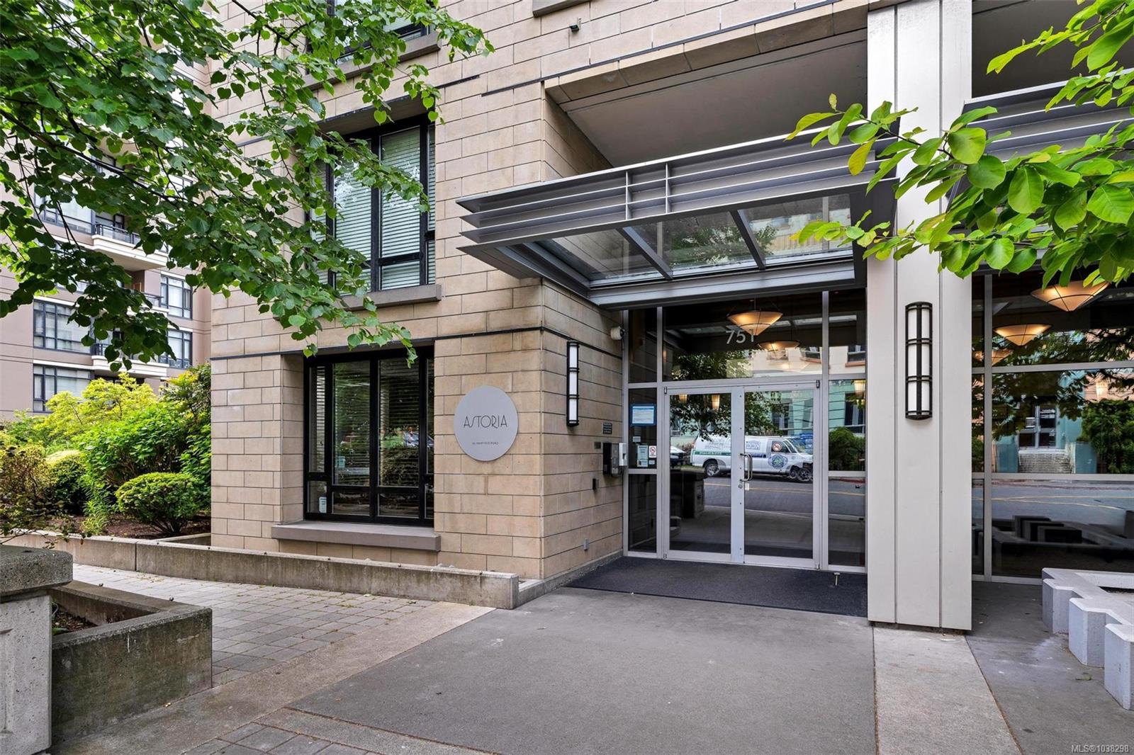#1502-751 Fairfield Road, Victoria, BC, V8W 4A4 photo 2