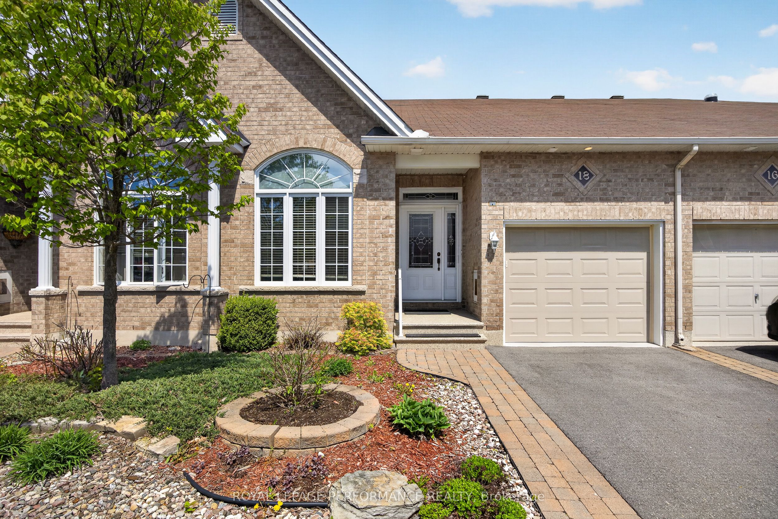 18 Chapelier Private, Ottawa, ON, K1E 3Y1 photo 5