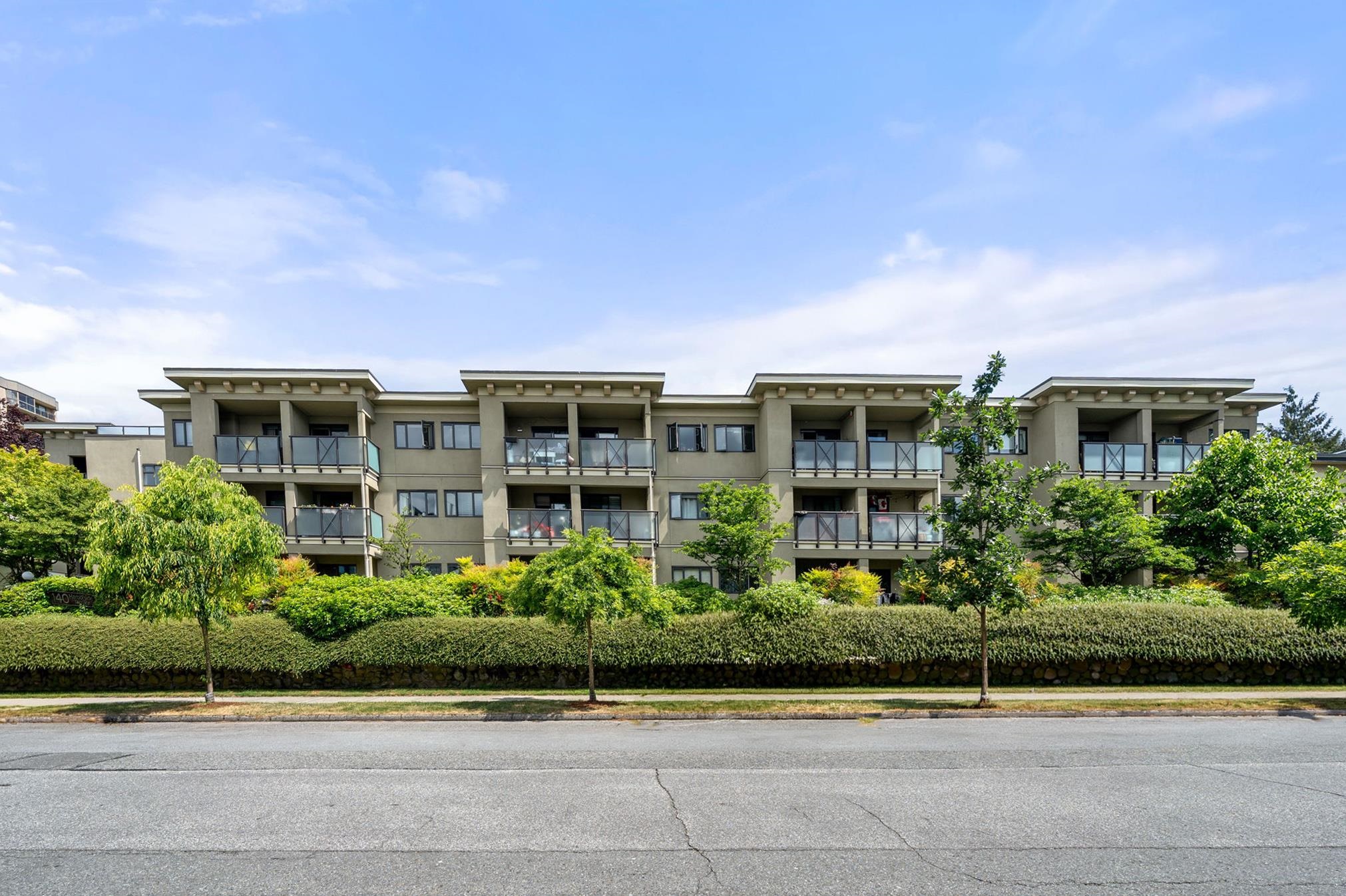 302-140 4th Street E, North Vancouver, BC, V7L 4R1