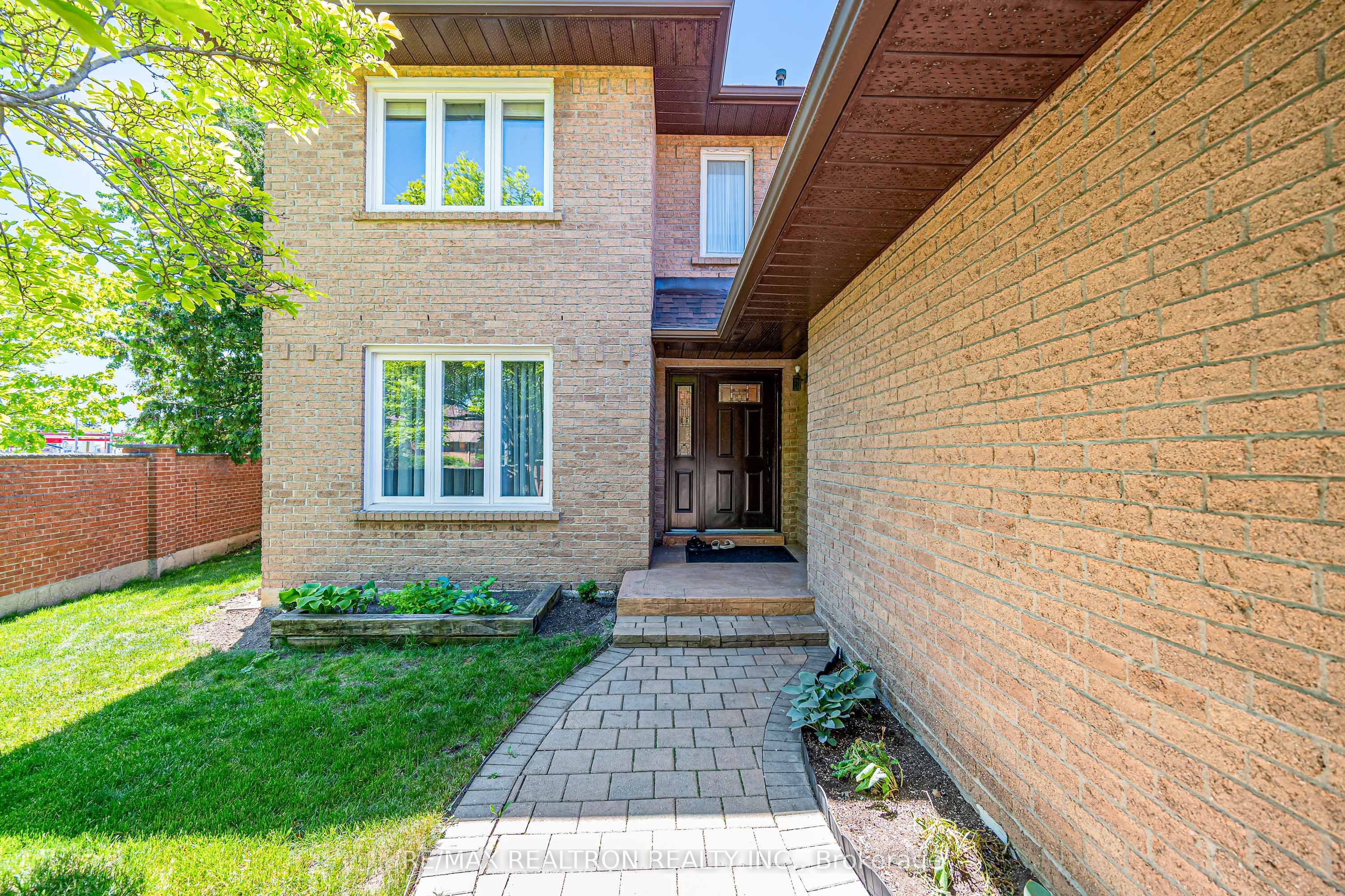 49 Somerset Crescent, Richmond Hill, ON, L4C 8N5 photo 3